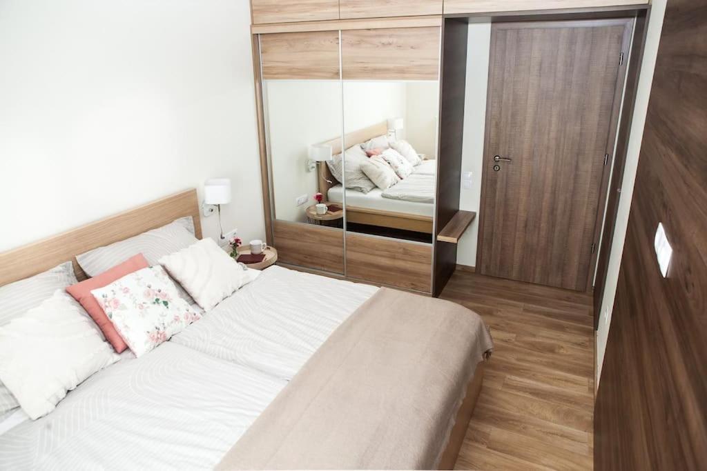 Liszt Apartman Gyor Exterior photo