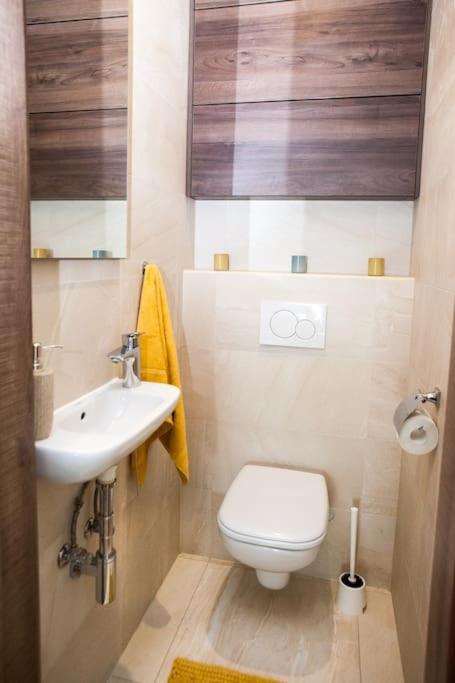 Liszt Apartman Gyor Exterior photo